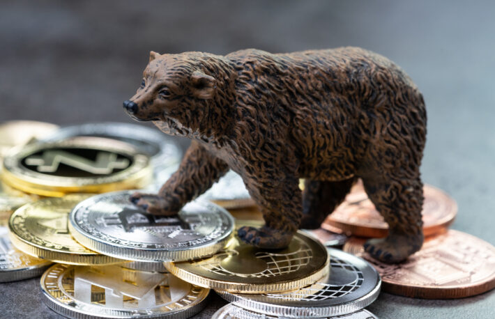 ビットコインが9万6000ドルに下落する中、ドージコインは10%下落──5億6000万ドルのロングポジションが清算