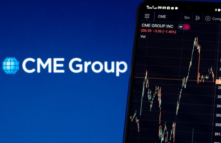 CMEに先物追加との未確認情報リーク後、XRPとSOL価格が急騰