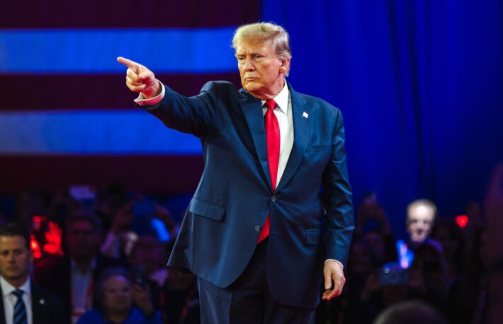 トランプ大統領のミームコイン「TRUMP」、暗号資産業界から大きな批判