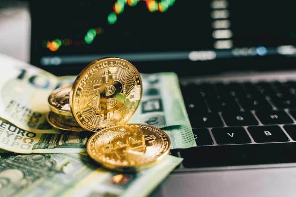 Bitcoin Crashes to 80K Erasing 200 Billion After Trumps Move