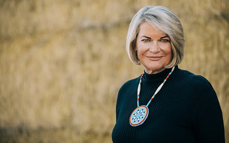 Lummis Revives Bitcoin Act, Seeks to Legislate National Strategic Reserve