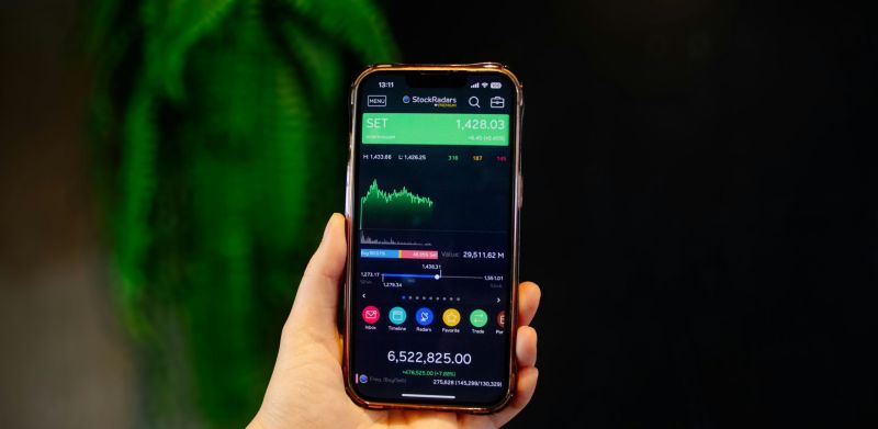 MyFastBroker.com mobile app interface showing portfolio management