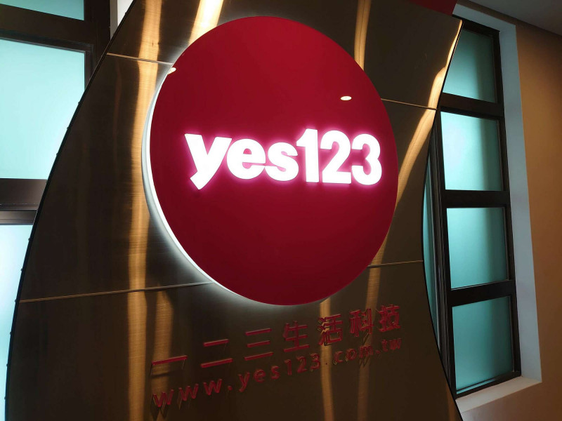 根據yes123求職網的最新調查，在通膨壓力與貿易戰隱憂下，高達51%的上班族自認為每月薪水幾乎花光；更有9成1的人覺得薪水根本不夠用。業者提供）