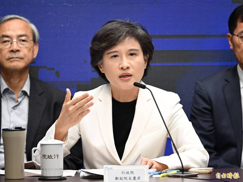 行政院召開「美國對等關稅及產業支持方案說明記者會」，行政院副院長鄭麗君等出席。（記者陳逸寬攝）