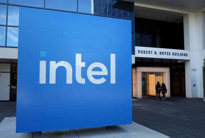 川普政府傳出正與英特爾（Intel）洽談，計畫讓美國政府入股這家陷入困境的晶片製造商。法新社）