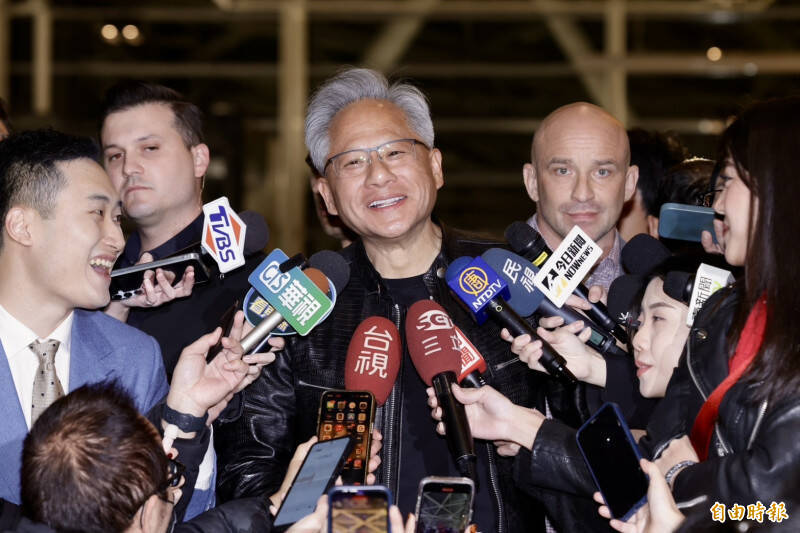 AI晶片霸主輝達創辦人暨執行長黃仁勳快閃台灣，與台積電董事長暨執行長魏哲家晚餐後即離台。（資料照）