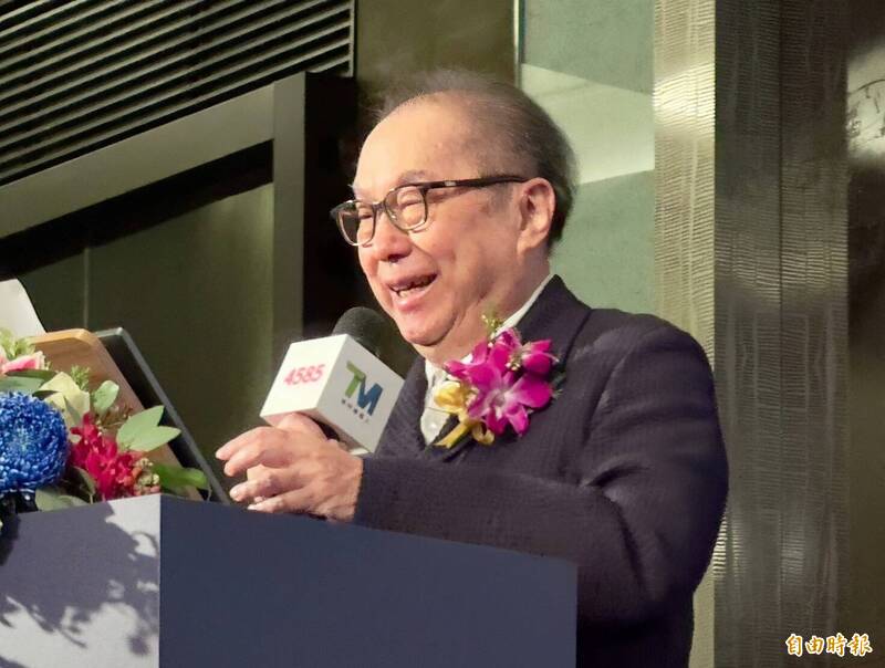 林百里今日出席達明機器人上市前業績發表會，為孫公司按讚信心喊話。（記者方韋傑攝）