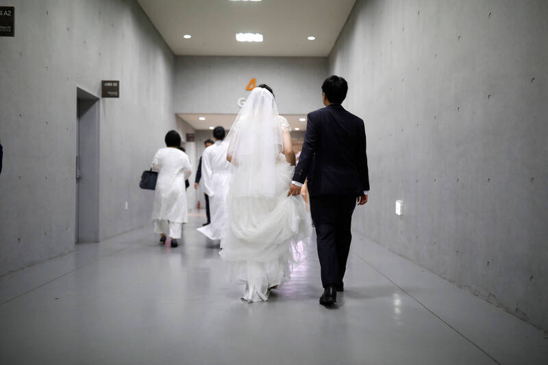南韓統計廳指出，2024年的結婚離婚統計中，南韓男性與日本女性跨國婚姻比過去多了40％。（示意圖，路透）