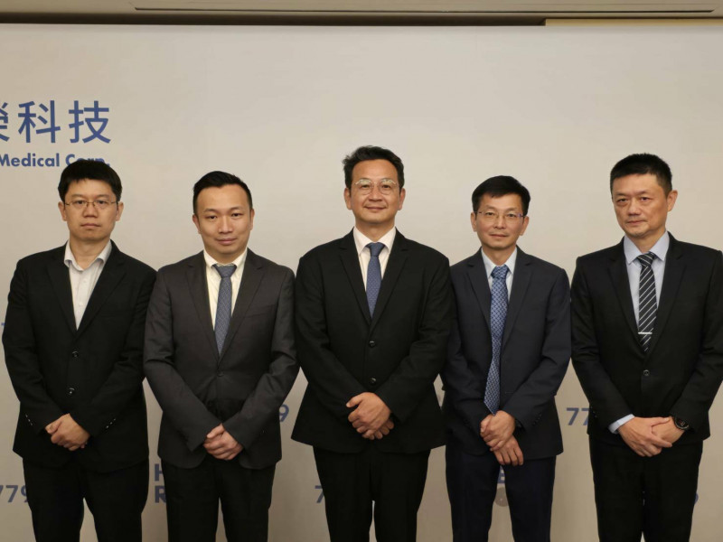 禾榮科技本週進行公開申購，首日凍結資金逾600億元。圖為禾榮經營團隊，右三為總經理沈孝廉。（記者陳永吉攝）