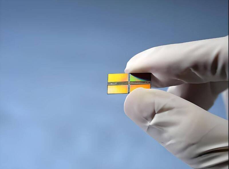 未來量子電腦將與半導體製程深度融合，將成為新一代「量子系統晶片」的核心。（截取中國社交媒體平台）
