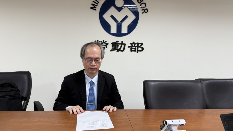 勞動部常務次長陳明仁指出，明年勞保仍將獲得1300億元的撥補預算（勞動部提供）