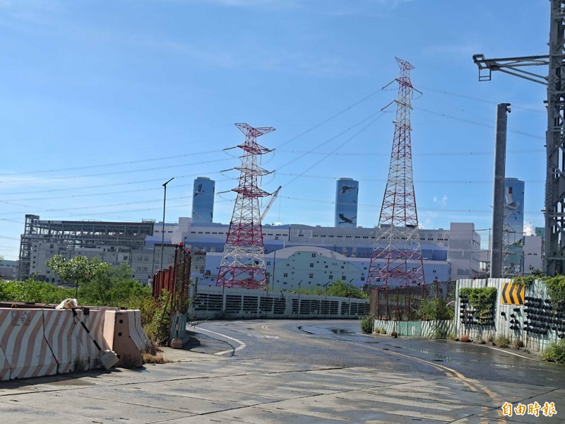 興達電廠大火事故引發地方對通報機制疑慮，台電今以永安區為測試範圍，執行通報機制簡訊推播演練。圖為興達電廠燃氣機組。（記者王榮祥攝）