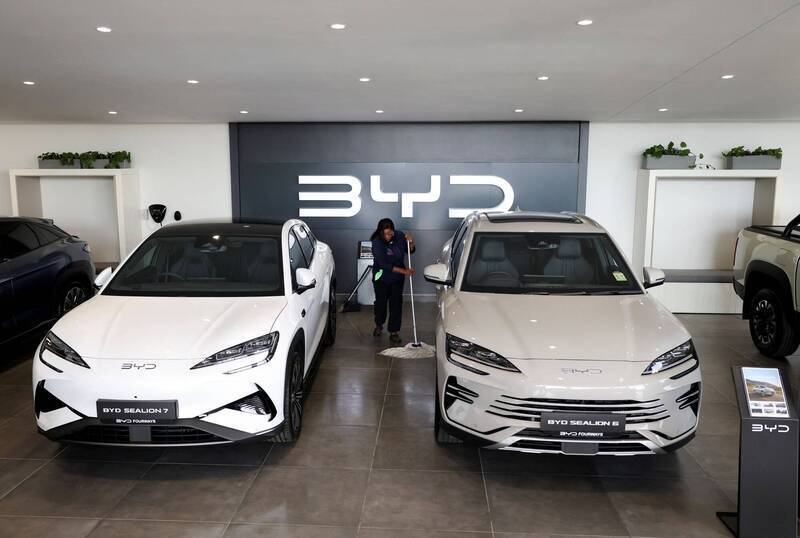 比亞迪高層表示，未來中國即使只剩下20家電動車製造商也太多了。（路透）