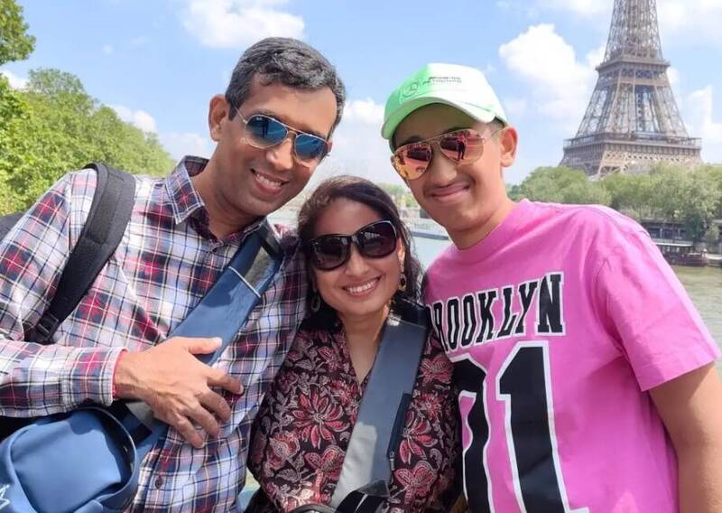 Sripriya Balasubramaniam（中）為兒消失職場11年，41歲時決定重返職場。（翻攝自網路）
