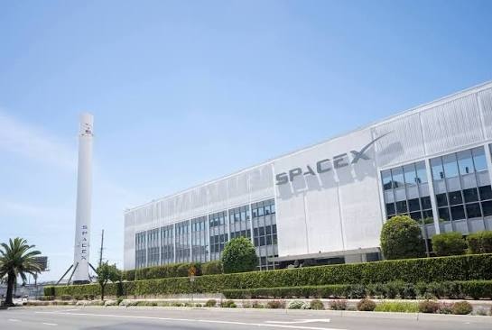 AI業務暴漲830%！SpaceX財報超預期，馬斯克：合併特斯拉是好主意，2028營收衝萬億